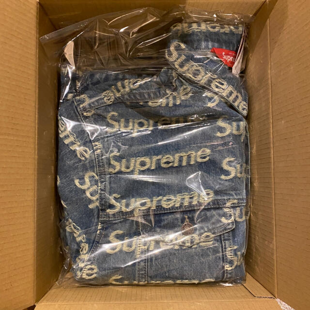 Supreme(シュプリーム)のFlayed Logos Denim Trucker Jacket BLUE M メンズのジャケット/アウター(Gジャン/デニムジャケット)の商品写真