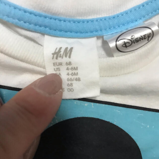 H&M(エイチアンドエム)のh&m ミッキーTシャツ キッズ/ベビー/マタニティのベビー服(~85cm)(Ｔシャツ)の商品写真