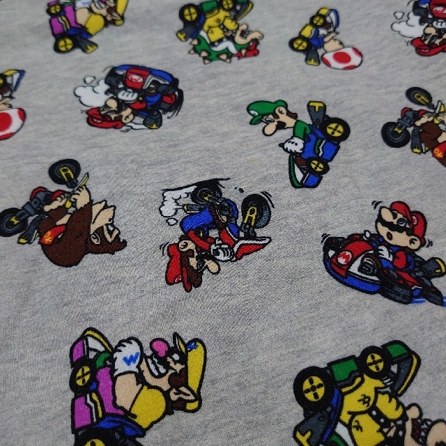 H&M(エイチアンドエム)の新品 マリオカート 総柄Tシャツ 120サイズ スーパーマリオ キッズ/ベビー/マタニティのキッズ服男の子用(90cm~)(Tシャツ/カットソー)の商品写真