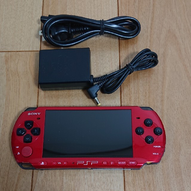 PlayStation Portable(プレイステーションポータブル)のSONY   PSP3000   AC・２GBメモステ付 エンタメ/ホビーのゲームソフト/ゲーム機本体(携帯用ゲーム機本体)の商品写真