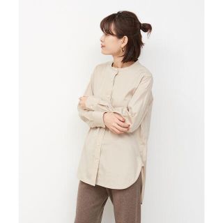 ユナイテッドアローズ(UNITED ARROWS)のTICCA2019バンドカラービブヨークロングシャツベージュサイズ1美品(シャツ/ブラウス(長袖/七分))