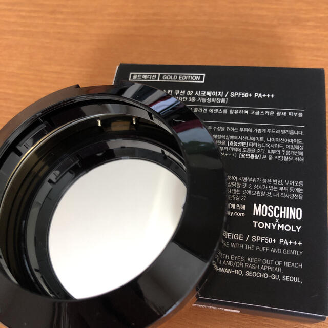 MOSCHINO(モスキーノ)のTONYMOLY MOSCHINO Edition コンパクト ケース コスメ/美容のベースメイク/化粧品(ファンデーション)の商品写真