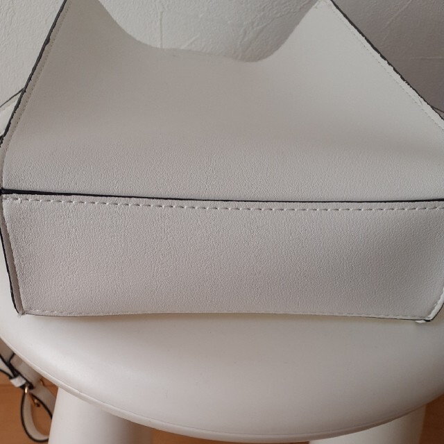 しまむら(シマムラ)のしまむら　シンプルスクエアショルダーバッグ　ホワイト　新品 レディースのバッグ(ショルダーバッグ)の商品写真