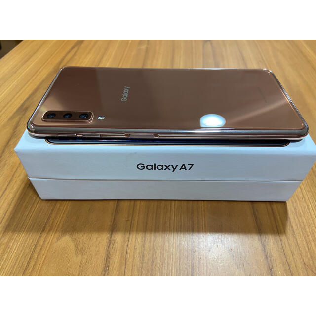 Galaxy(ギャラクシー)のGalaxy A7 ゴールド 64GB SIMフリー スマホ/家電/カメラのスマートフォン/携帯電話(スマートフォン本体)の商品写真