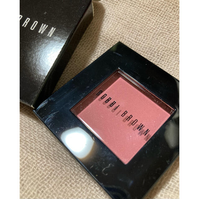 BOBBI BROWN(ボビイブラウン)のボビイブラウン　ブラッシュ　チークカラー　01 サンドピンク コスメ/美容のベースメイク/化粧品(チーク)の商品写真