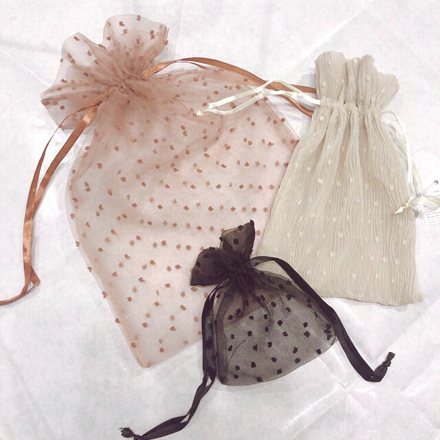 one after another NICE CLAUP(ワンアフターアナザーナイスクラップ)の【即購入厳禁】Lattice♡巾着 ポーチ SET⑤+.＊ チュール　プリーツ  レディースのファッション小物(ポーチ)の商品写真