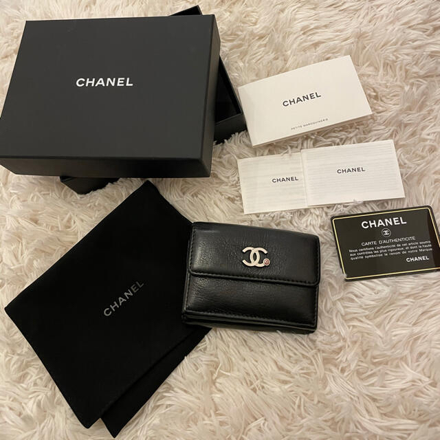 CHANEL コンパクトウォレット