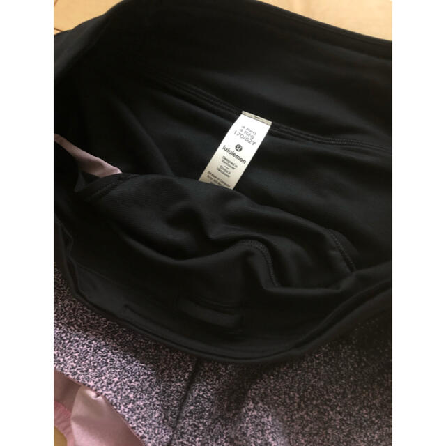 lululemon(ルルレモン)のlululemon ショートパンツ4(M) 新品 送料込 スポーツ/アウトドアのトレーニング/エクササイズ(ヨガ)の商品写真