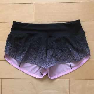 ルルレモン(lululemon)のlululemon ショートパンツ4(M) 新品 送料込(ヨガ)