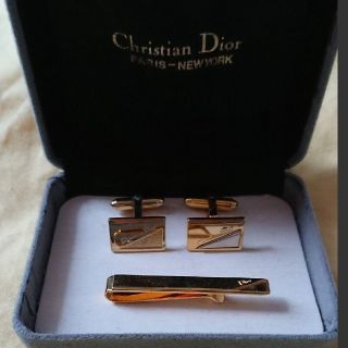 クリスチャンディオール(Christian Dior)のDior のネクタイピンとカフスボタンセット(カフリンクス)