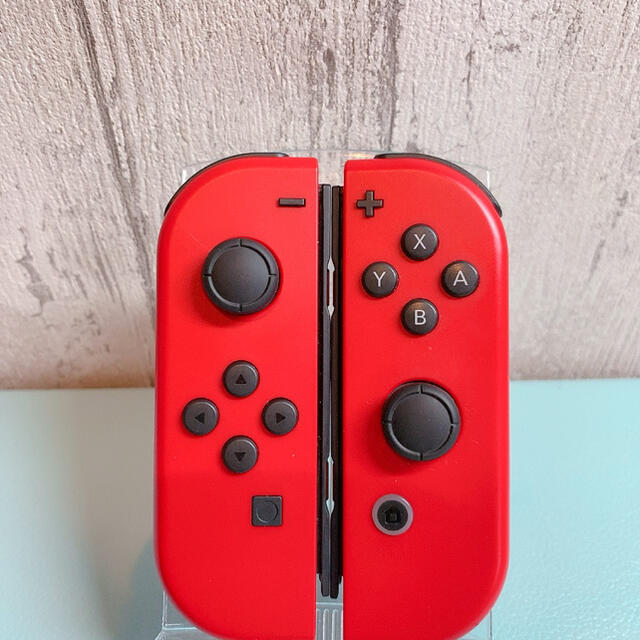 Nintendo Switch(ニンテンドースイッチ)の美品 人気カラー 廃盤レッドSwitch 左右セット ジョイコンJoy-Con エンタメ/ホビーのゲームソフト/ゲーム機本体(その他)の商品写真