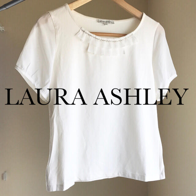 LAURA ASHLEY(ローラアシュレイ)のローラアシュレイ 夏服 白トップス カットソー Tシャツ レディースのトップス(Tシャツ(半袖/袖なし))の商品写真