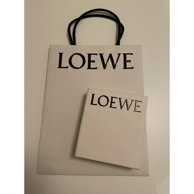 LOEWE(ロエベ)のロエベ　紙袋のみ レディースのバッグ(ショップ袋)の商品写真