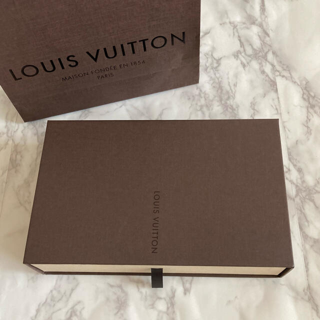 LOUIS VUITTON(ルイヴィトン)のLOUIS VUITTON ジッピーウォレット【中古・箱、保存袋、保証書付き】 レディースのファッション小物(財布)の商品写真