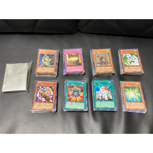 遊戯王(ユウギオウ)の【再値下げ】遊戯王カード　まとめ売り【缶ケース付き】 エンタメ/ホビーのトレーディングカード(その他)の商品写真