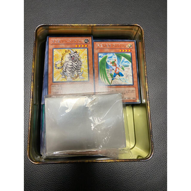 遊戯王(ユウギオウ)の【再値下げ】遊戯王カード　まとめ売り【缶ケース付き】 エンタメ/ホビーのトレーディングカード(その他)の商品写真