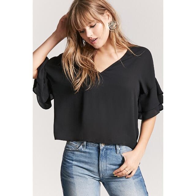 FOREVER 21(フォーエバートゥエンティーワン)のForever21 背中開きフリル袖カットソー ブラウス　ショートトップス レディースのトップス(シャツ/ブラウス(半袖/袖なし))の商品写真