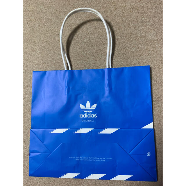 adidas(アディダス)のadidas アディダス　紙袋　ショッパー レディースのバッグ(ショップ袋)の商品写真