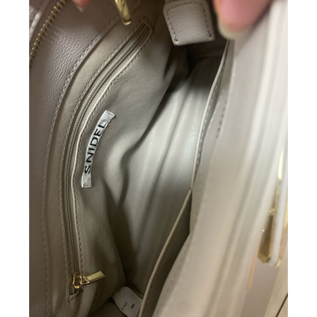 SNIDEL(スナイデル)のSNIDEL パッドロックバッグ　グレー レディースのバッグ(ハンドバッグ)の商品写真