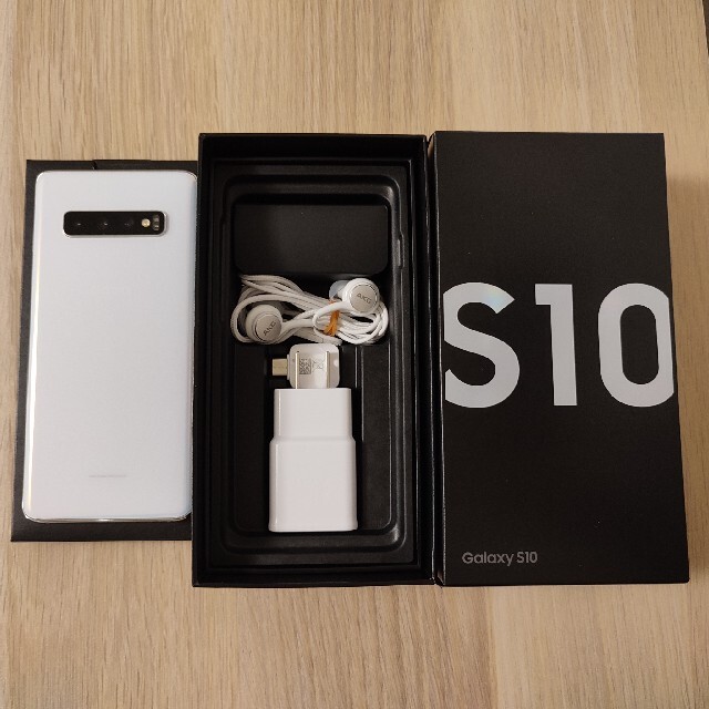 Galaxy(ギャラクシー)の【美品】Galaxy S10 楽天モバイル版 simフリー　お得セット スマホ/家電/カメラのスマートフォン/携帯電話(スマートフォン本体)の商品写真