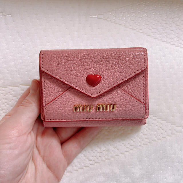 miumiu(ミュウミュウ)の新品定価以下♡マドラスラブ♡ミニ財布♡ピンク レディースのファッション小物(財布)の商品写真