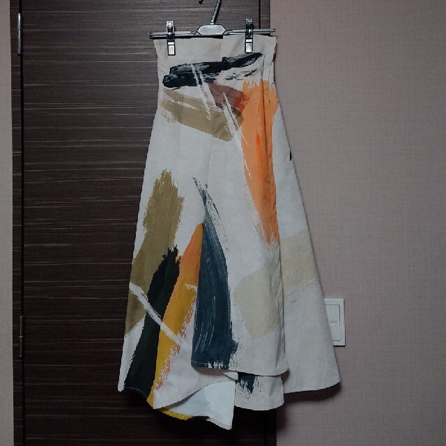 Ameri VINTAGE(アメリヴィンテージ)のAMERI LOUISE ART SKIRT レディースのスカート(ロングスカート)の商品写真