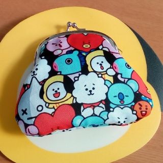 ボウダンショウネンダン(防弾少年団(BTS))のBT21 がま口ポーチとバッチ　防弾少年団(ポーチ)