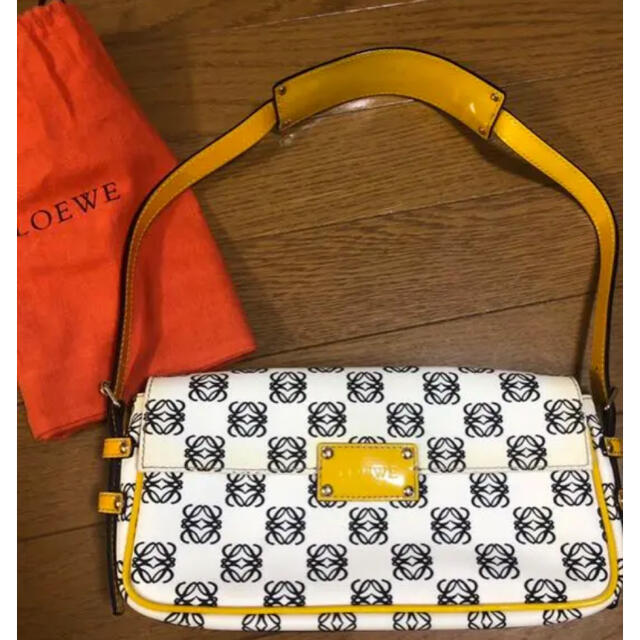 LOEWE(ロエベ)のLOEWEバッグ レディースのバッグ(ハンドバッグ)の商品写真