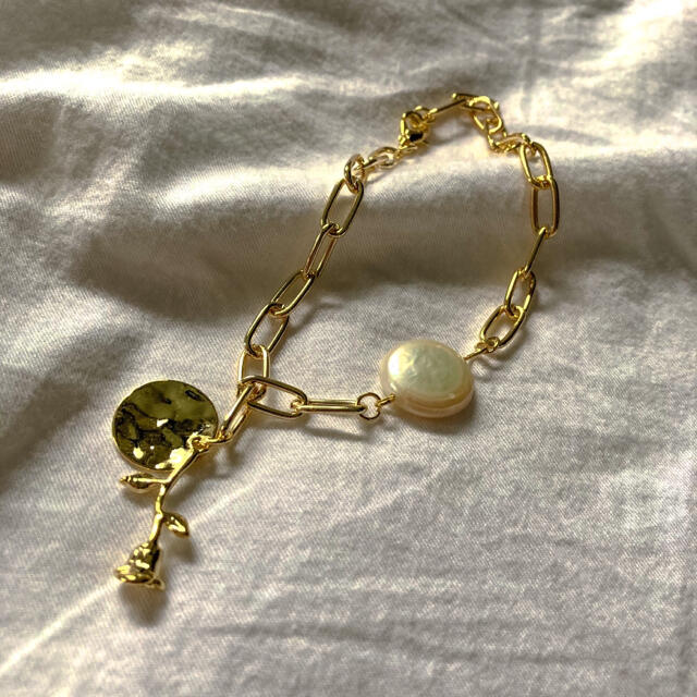 Lochie(ロキエ)の୨୧ Vintage rétro Rose shell bracelet レディースのアクセサリー(ブレスレット/バングル)の商品写真