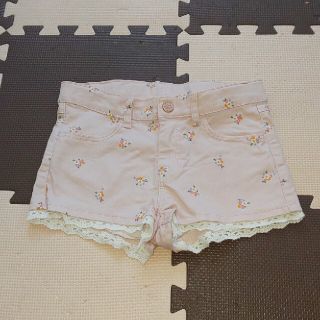 エイチアンドエム(H&M)の花柄レースショートパンツ(パンツ/スパッツ)