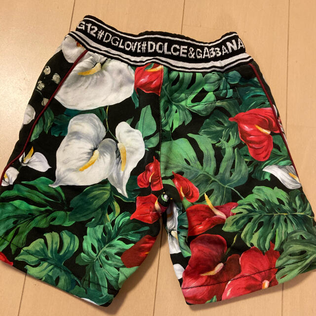 DOLCE&GABBANA(ドルチェアンドガッバーナ)のDOLCE＆GABBANAキッズ　半ズボン キッズ/ベビー/マタニティのキッズ服男の子用(90cm~)(パンツ/スパッツ)の商品写真