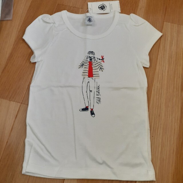 PETIT BATEAU(プチバトー)のプチバトー☆新品Tシャツ キッズ/ベビー/マタニティのキッズ服女の子用(90cm~)(Tシャツ/カットソー)の商品写真