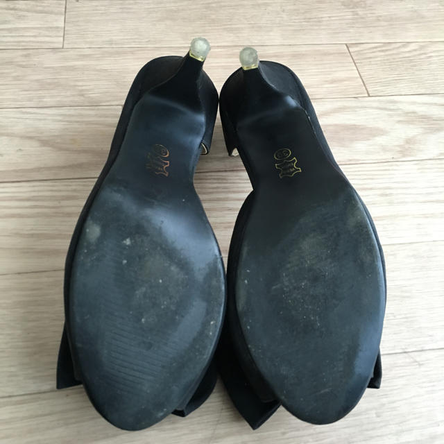 リボン パンプス ブラック スカルスタッズ レディースの靴/シューズ(ハイヒール/パンプス)の商品写真