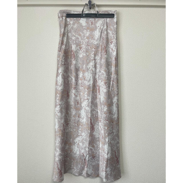 FRAY I.D(フレイアイディー)のフレイアイディー　ナローマキシサテンスカート  レディースのスカート(ロングスカート)の商品写真