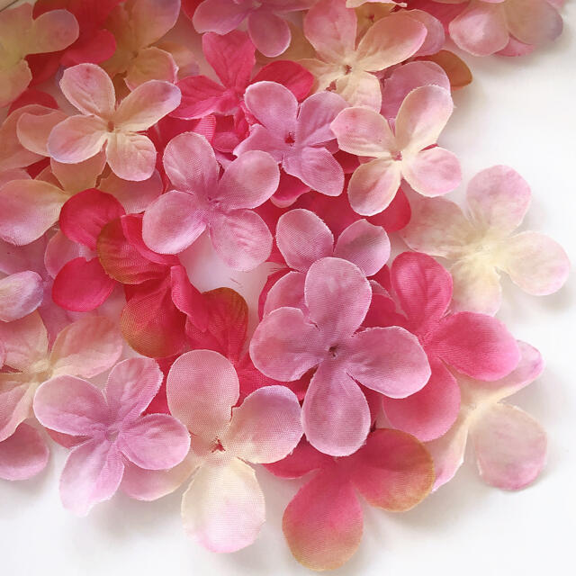 あじさい造花　花びら　ピンク・レッド系 ハンドメイドの素材/材料(各種パーツ)の商品写真