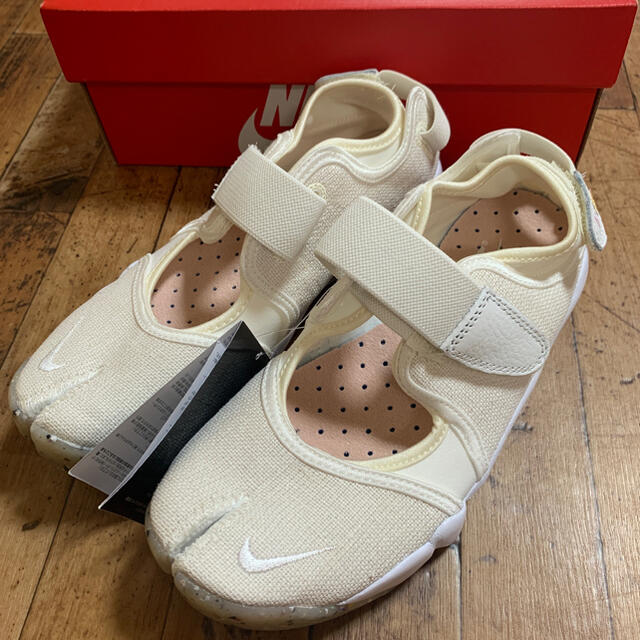 NIKE(ナイキ)の新品 24cm NIKE AIR RIFT ナイキ エア リフト アイボリー レディースの靴/シューズ(スニーカー)の商品写真