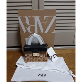 ザラ(ZARA)の新品★ ZARA ラタンミノディエールケース　ラフィアバッグロゴ巾着付カゴバッグ(かごバッグ/ストローバッグ)