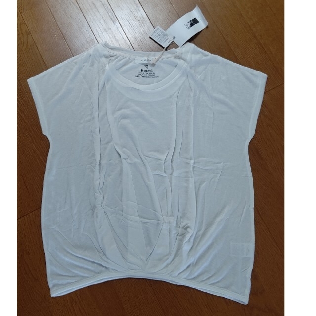 and it_(アンドイット)の新品 and it… 裾タック プルオーバー Tシャツ ホワイト 白 体型カバー レディースのトップス(Tシャツ(半袖/袖なし))の商品写真