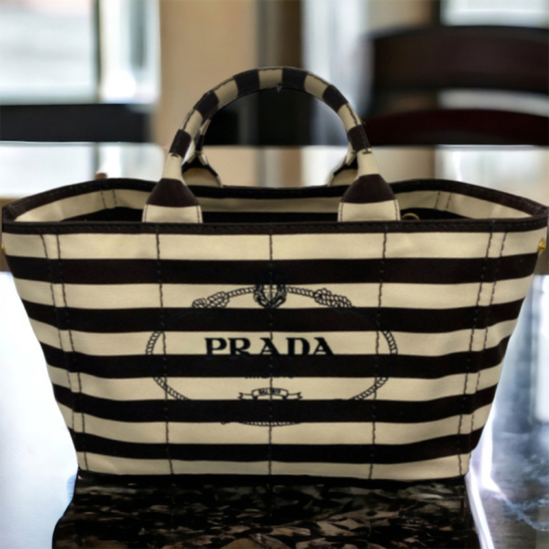 PRADA(プラダ)の未使用品‼︎  プラダ ハンドバッグ　カナパ レディースのバッグ(トートバッグ)の商品写真
