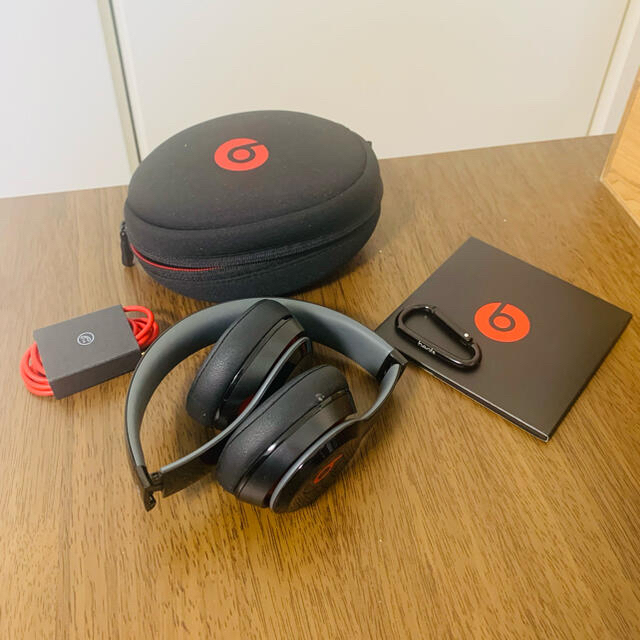 Beats by Dr Dre(ビーツバイドクタードレ)のbeats solo2 ブラック　 スマホ/家電/カメラのオーディオ機器(ヘッドフォン/イヤフォン)の商品写真