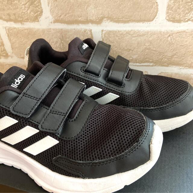 adidas(アディダス)のadidas スニーカー　21 キッズ/ベビー/マタニティのキッズ靴/シューズ(15cm~)(スニーカー)の商品写真