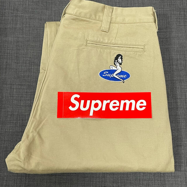 Supreme(シュプリーム)の34 khaki SUPREME pin up chino pant 21SS メンズのパンツ(チノパン)の商品写真