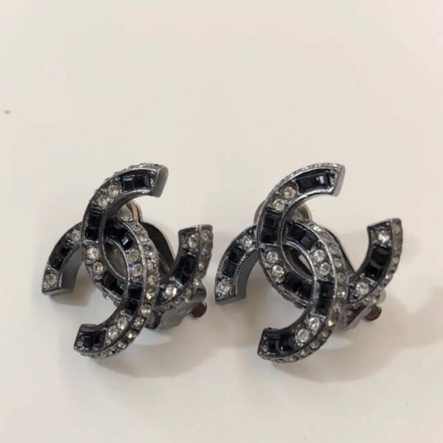 注目のブランド 美品!CHANEL - CHANEL ココマーク イヤリング ライン