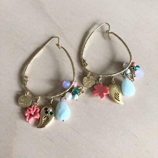 ジュジュ(joujou)のjoujou フープ　ハイビスカス　ピアス(ピアス)