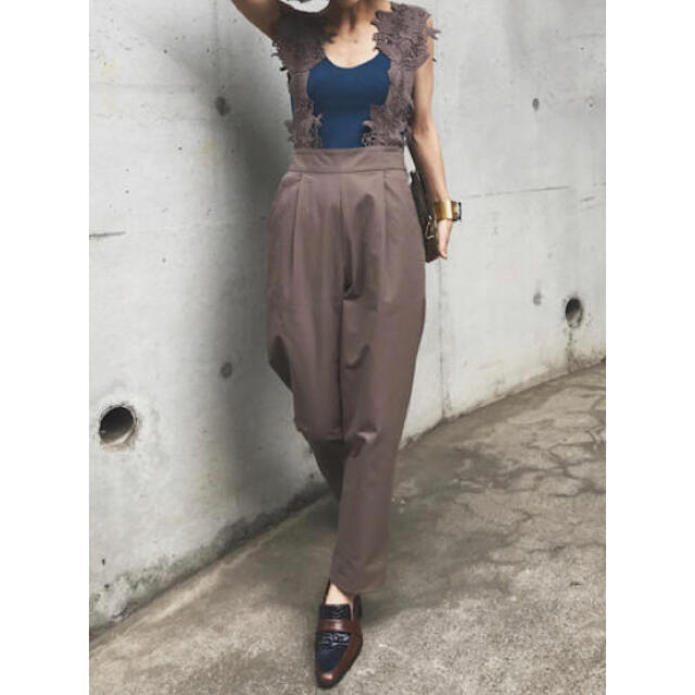 Ameri VINTAGE(アメリヴィンテージ)のアメリヴィンテージ  MOTIF LACE PANTS  Amari レディースのパンツ(サロペット/オーバーオール)の商品写真