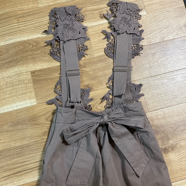 Ameri VINTAGE(アメリヴィンテージ)のアメリヴィンテージ  MOTIF LACE PANTS  Amari レディースのパンツ(サロペット/オーバーオール)の商品写真