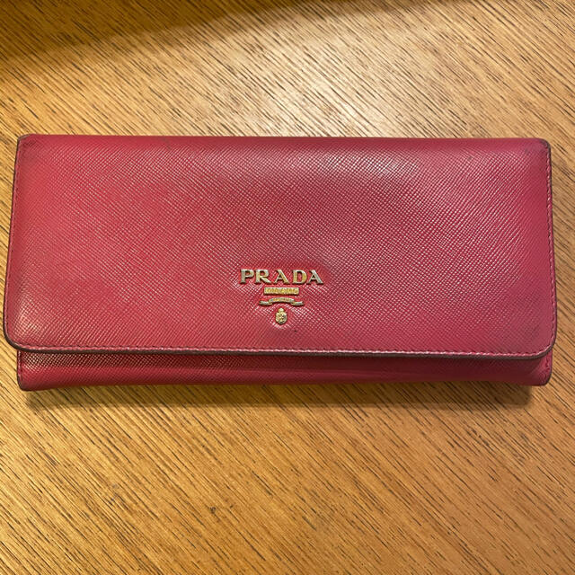 PRADA(プラダ)のプラダ✳︎PRADA✳︎長財布　ダメージ！ レディースのファッション小物(財布)の商品写真