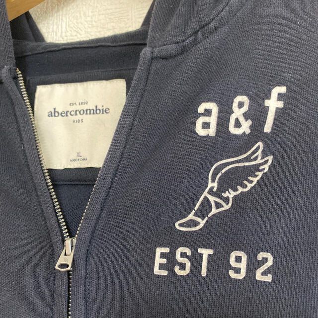 Abercrombie&Fitch(アバクロンビーアンドフィッチ)のアバクロキッズ　ジップパーカー　XL レディースのトップス(パーカー)の商品写真