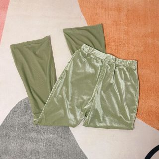 ジーユー(GU)の新品タグ付き GU ベロアパンツ リブパンツ フレアパンツ GREEN(カジュアルパンツ)