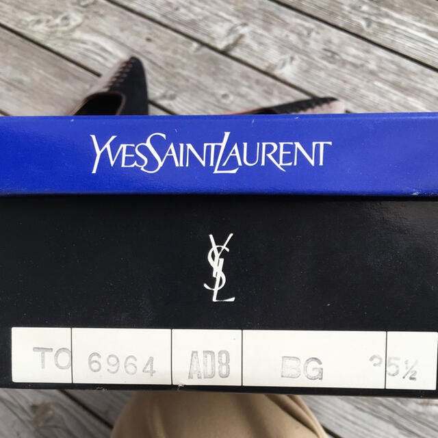 Yves Saint Laurent Beaute(イヴサンローランボーテ)の未使用イヴサンローランパンプス中古として出品 レディースの靴/シューズ(ハイヒール/パンプス)の商品写真